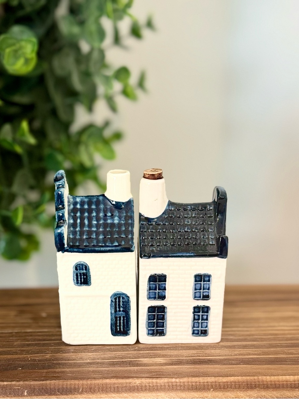 Set of KLM Delft Blue Houses - Picture 6 of 7